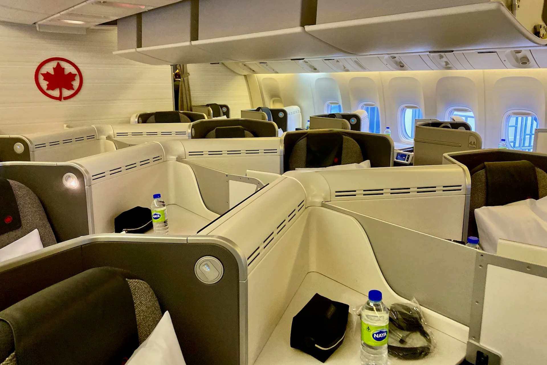 Air Canada's Boeing 777-300-77W business class