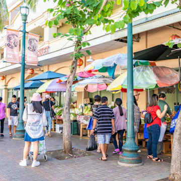 Honolulu, HI / USA - January 26, 2020: People explore Chinatown in Honolulu. The neighborhood is known for its market, great food, and cool nightlife.
1211188750
loca