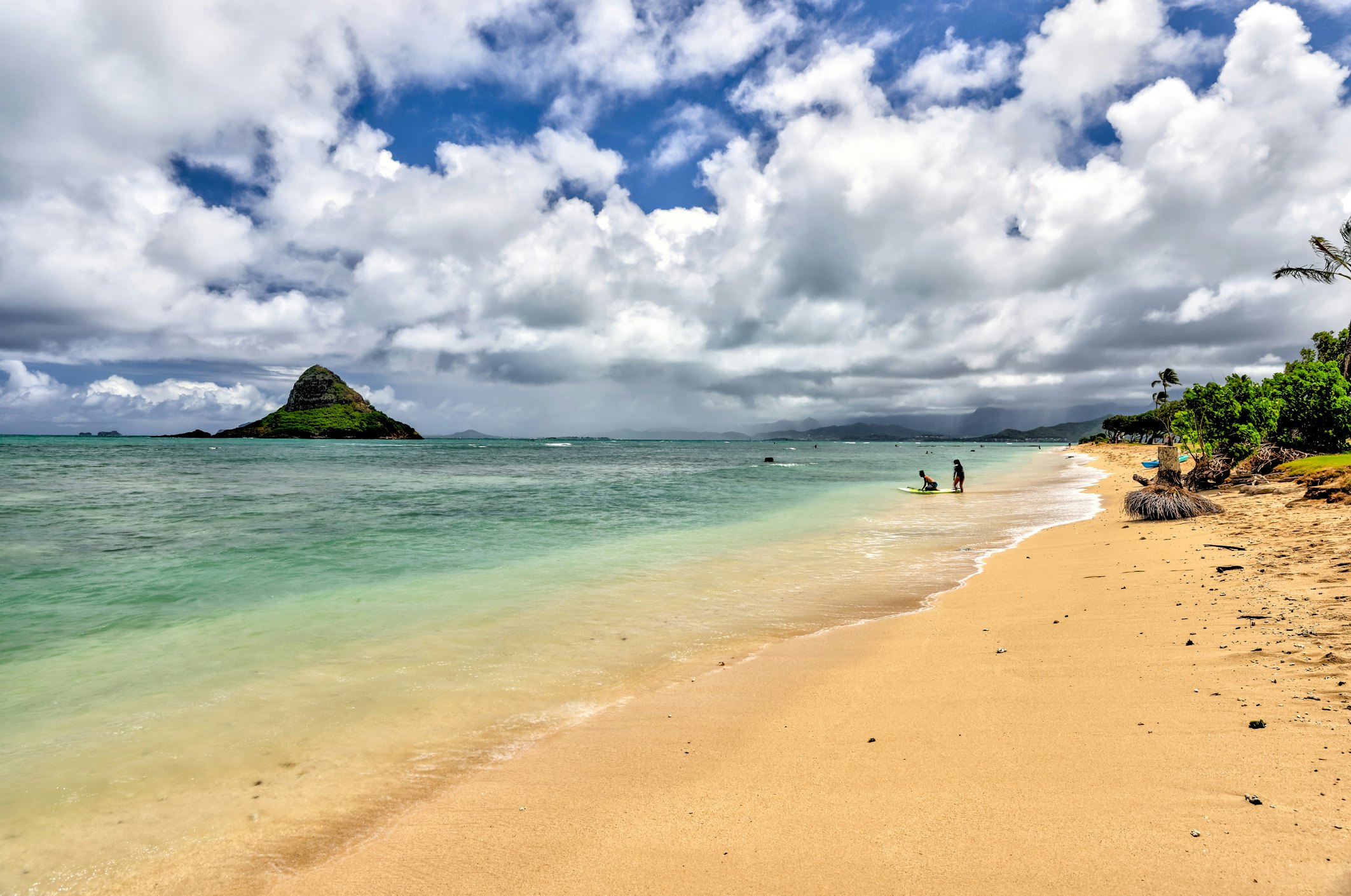 Views along the shores of Kualoa Regional Park
1393207671