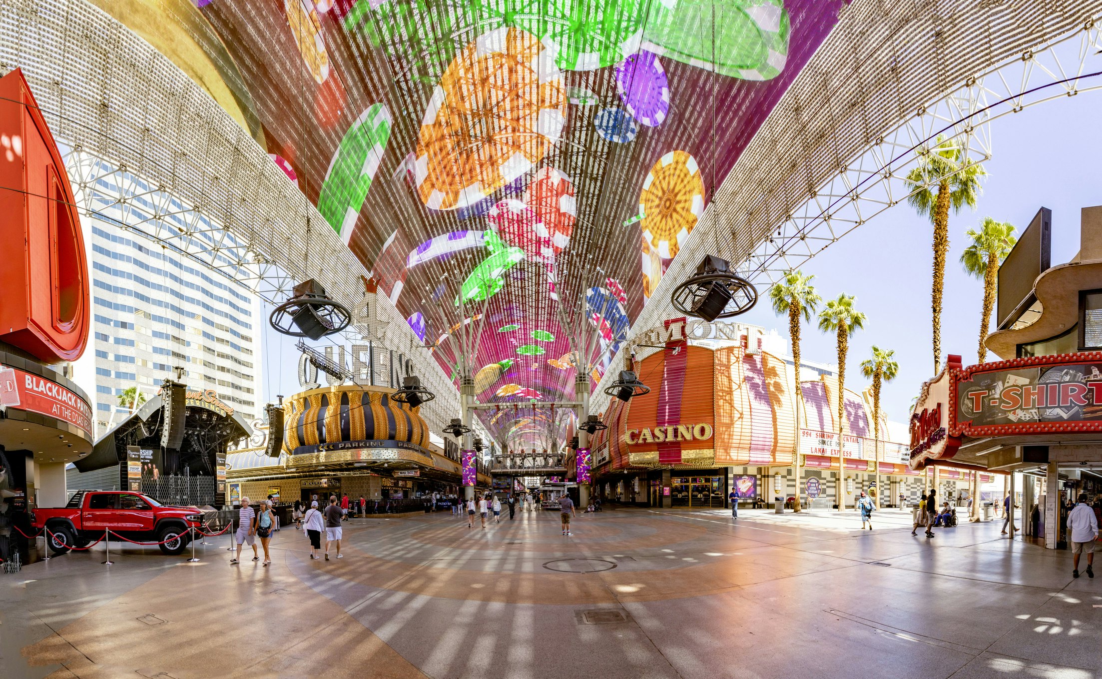 Las Vegas, USA - May 24, 2022: Hustle and bustle of crowds during the day on the famous Fremont Street in the heart of downtown Las Vegas with its Casinos, Neon Lights and Street Entertainment.
1419864963