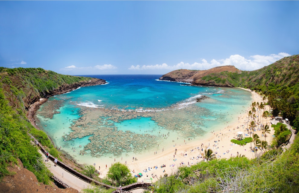 Popular snorkel beach Hanauma bay on island of Oahu, Hawaii, USA.
144119988