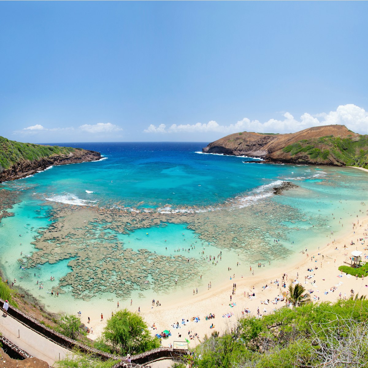 Popular snorkel beach Hanauma bay on island of Oahu, Hawaii, USA.
144119988