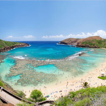 Popular snorkel beach Hanauma bay on island of Oahu, Hawaii, USA.
144119988