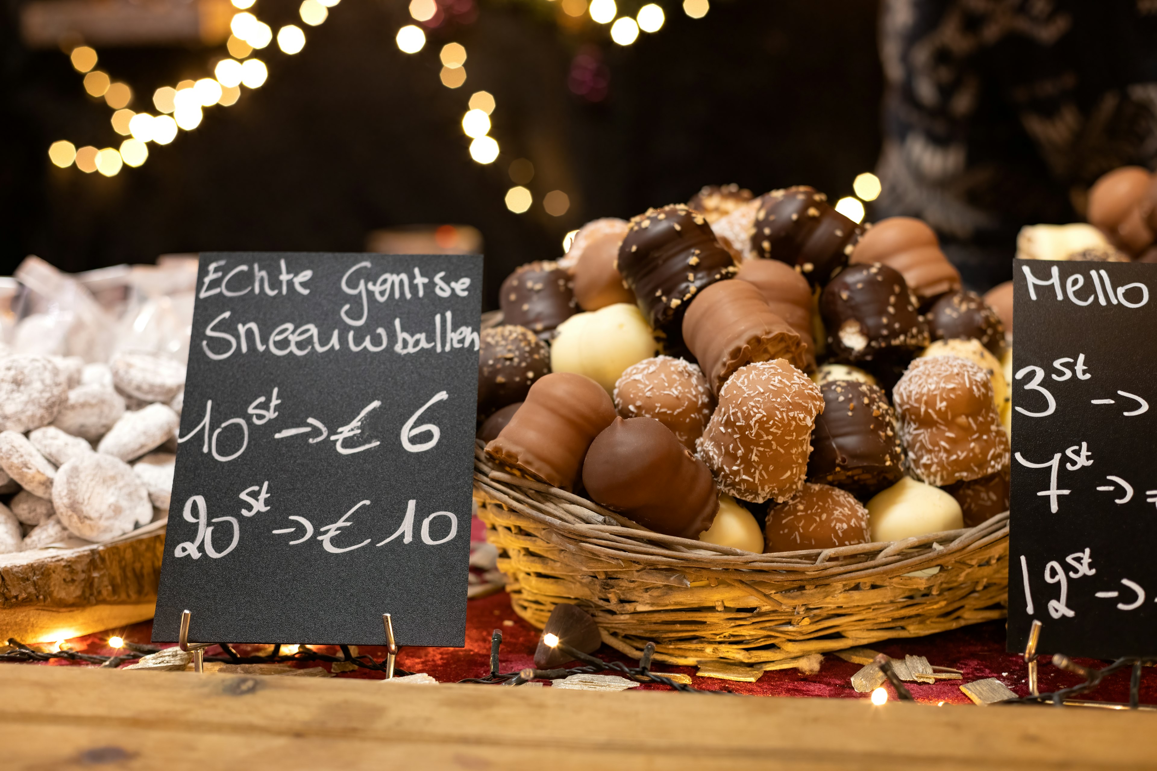 "Gentse sneeuwballen" - typical Belgium candies at the Christmas market in centrum of Ghent - Flanders
1460560278
flakes, vlanderen