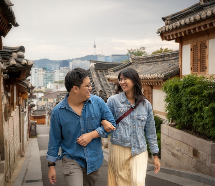 Couple lover tourist travel at Bukchon Hanok village to relaxation hold hands and walk together in romantic scene Seoul. South korea. Physical Affection Southeast Asia concept.
1460787103