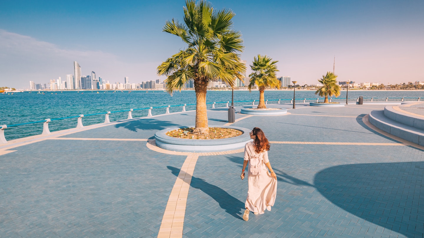Walking along the Corniche at sunset is a magical experience, with the warm hues of the sky complementing the sparkling waters of the Gulf and the gleaming towers of the city skyline.
1487684660