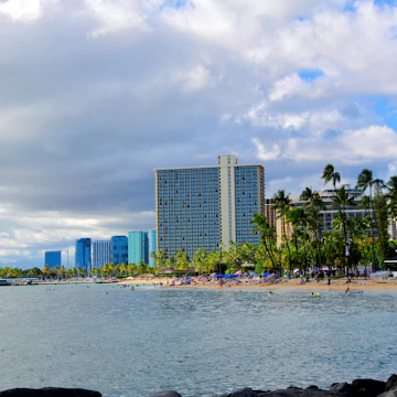 Waikiki, Honolulu, Oahu, Hawaii, USA: beach and Fort DeRussy Boardwalk / Beach Park - Rainbow Tower in the center.
1521875778