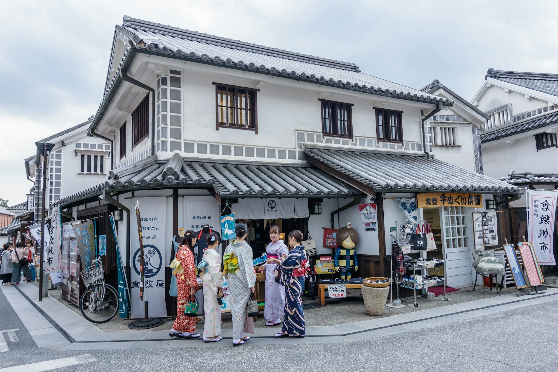Women in kimonos in Kurashiki Bikan Historical Quarter, Kurashiki Japan