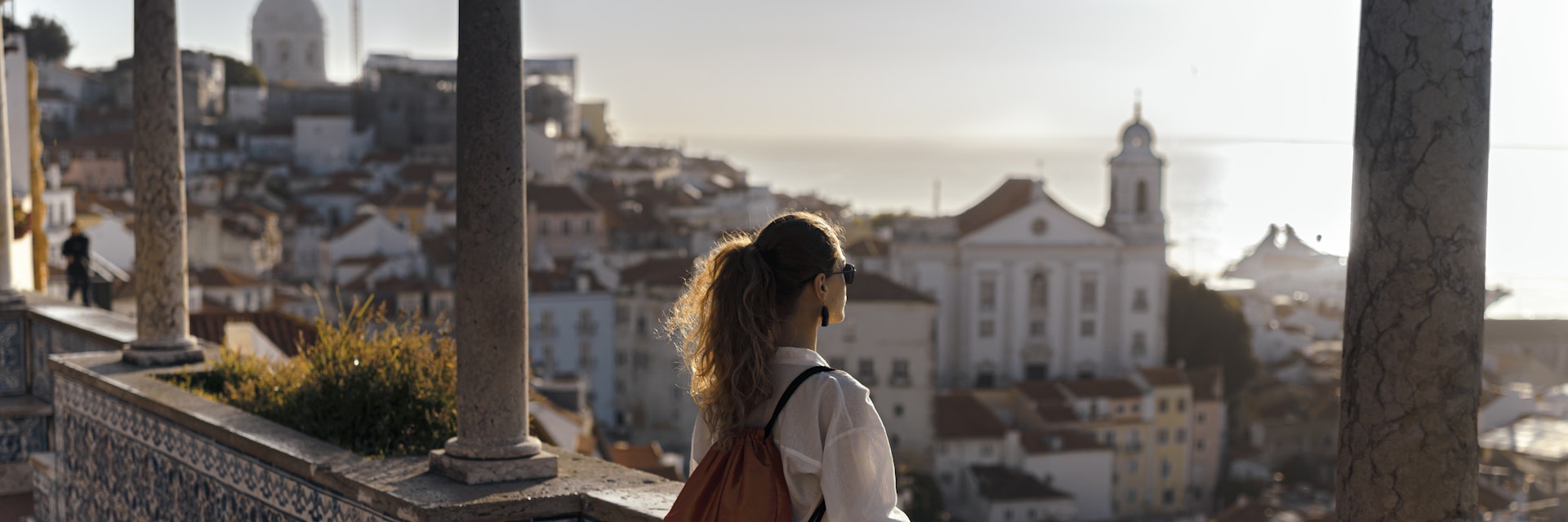 Scene with a female tourist who is walking on the street of Iberic city and poses in a famous, most recognizable places with breathtaking view
1184183844
safari shorts