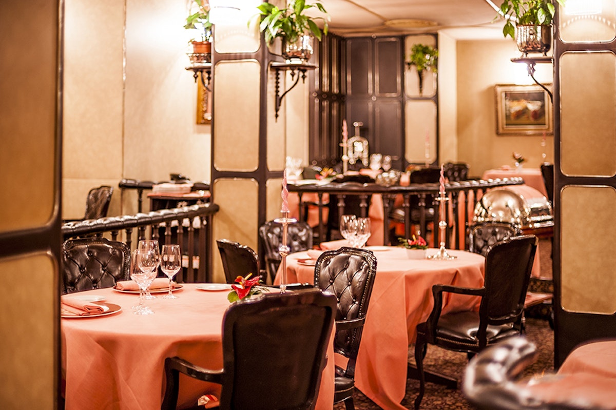 Via Veneto is an elegant dining room once frequented by the artist Salvador Dalí, serving refined Catalan cuisine.