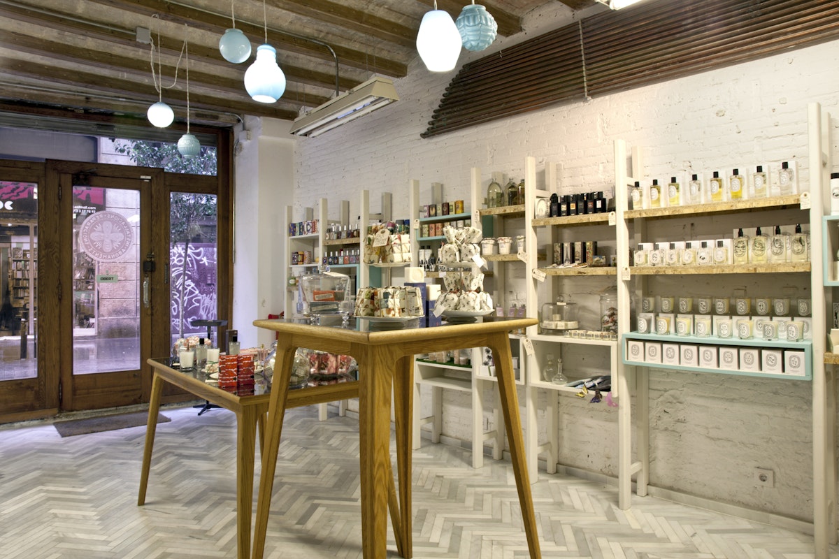 Les Topettes in Barcelona is soap and perfume shop at Joaquín Costa, 33