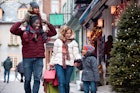Mum, dad and two kids shopping in Québec City during winter