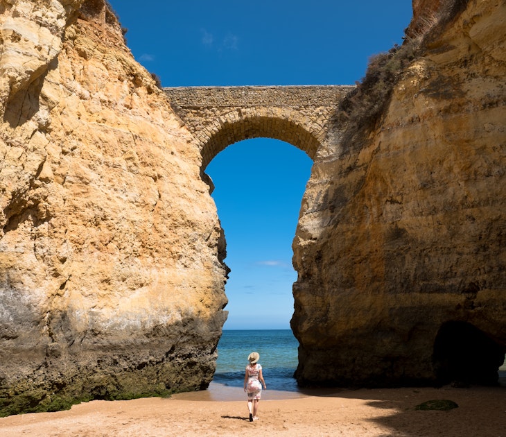 El Algarve es una de las zonas mÃ¡s turÃ­sticas de Portugal, situado al sur del paÃ­s, tiene playas de ensueÃ±o con preciosas formaciones de rocas que hacen de este lugar Ãºnico.
El Algarve es una de las zonas más turísticas de Portugal, situado al sur del país, tiene playas de ensueño con preciosas formaciones de rocas que hacen de este lugar único.
1212218759