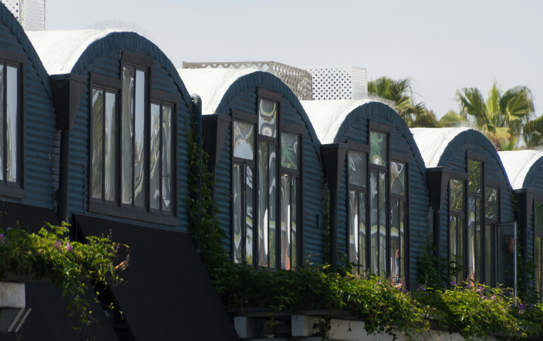 Boutiques with round roofs in Cedros shopping district, San Diego
1326820608
cedros, solana, arch, boutiques, market, roof, round, shopping avenue, tall