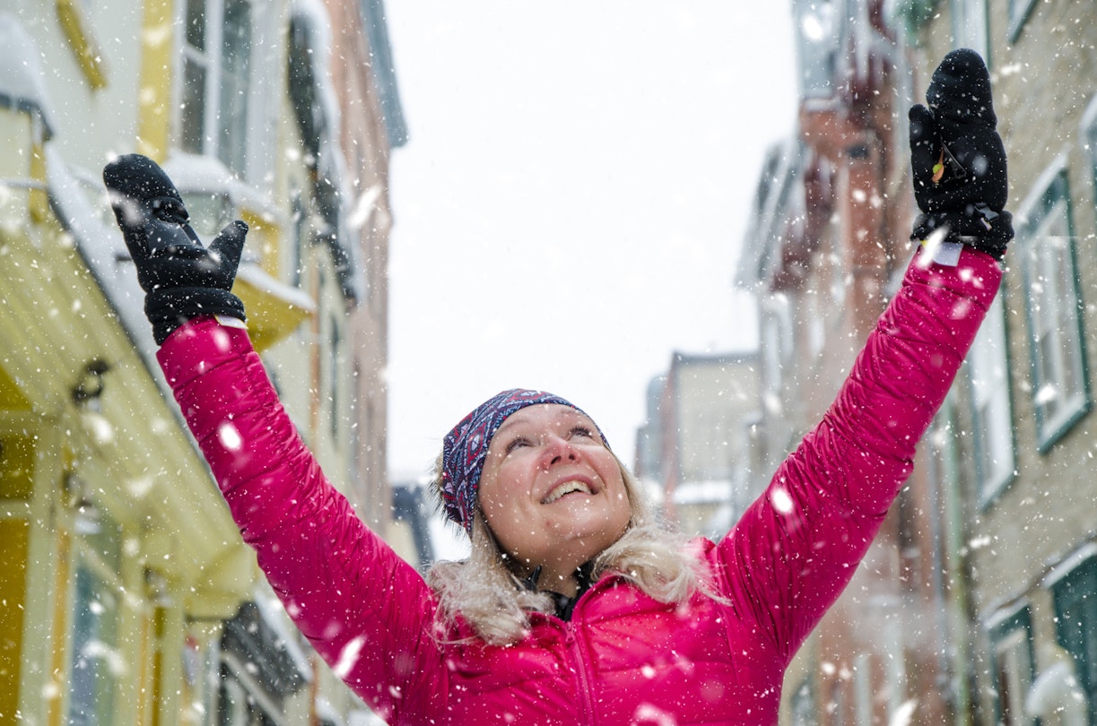 Mature woman enjoying snow in an alley during a winter day in Quebec city
1384898571