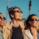 Group of friends ready to watch a solar eclipse.
1414041189