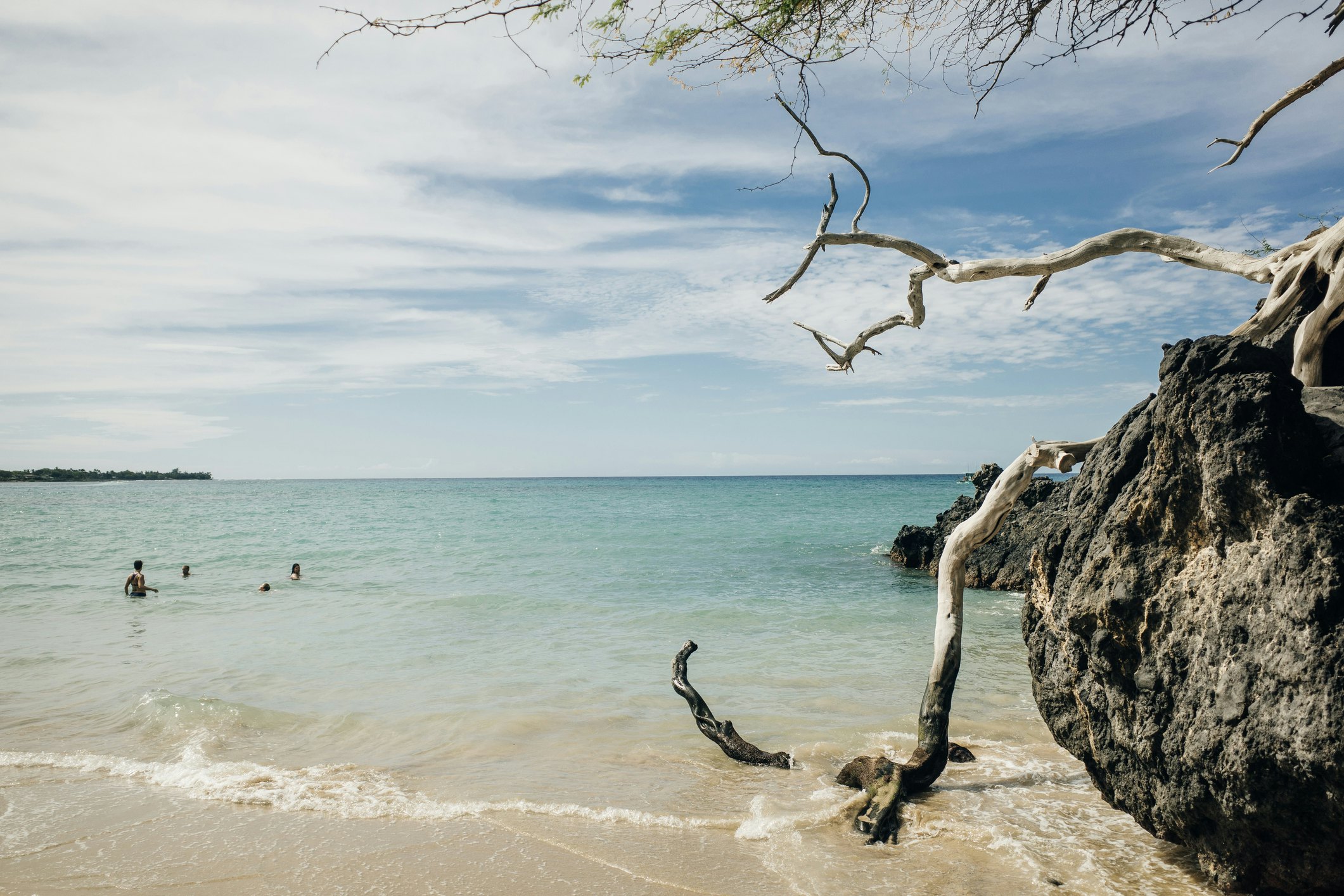 White dry wood branches reaching lava rocks at Beach 69, Waialea, Big Island, hawaii
1747746794
tropical, ocean, wave, hawaii, vacation, coast, rocks, peaceful, shore, tranquil, beautiful, waialea, turquoise, trunk, landscape, pacific, beach 69, black