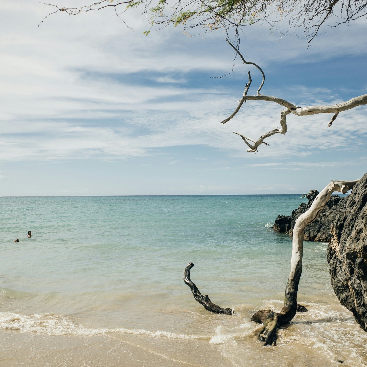 White dry wood branches reaching lava rocks at Beach 69, Waialea, Big Island, hawaii
1747746794
tropical, ocean, wave, hawaii, vacation, coast, rocks, peaceful, shore, tranquil, beautiful, waialea, turquoise, trunk, landscape, pacific, beach 69, black