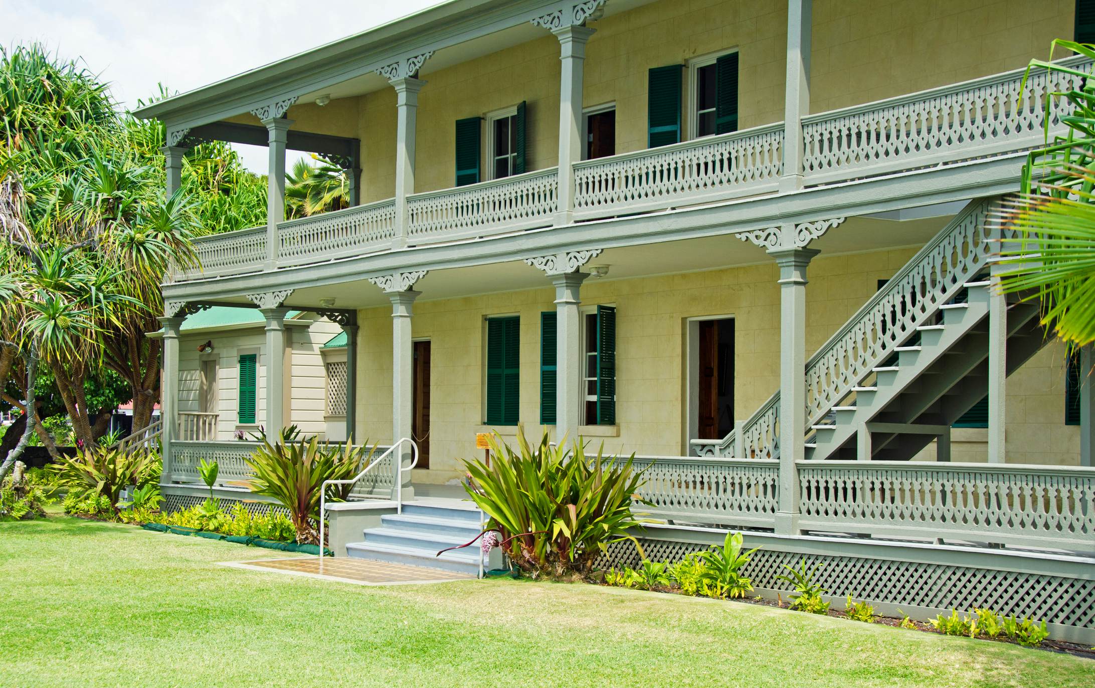 Hulihe'e Palace in Kona Kilauea. Thsi is a view of the back of the palace which has an ocean view. One of three palacesin the United States.
185086175
Travel, Tourism, Photography, No People, Royalty, Hawaiian Culture, Kilauea, Outdoors, Horizontal, Rear View, Kona, Palace, wood building, Architecture And Buildings, Monuments, Hulihe'e Palace