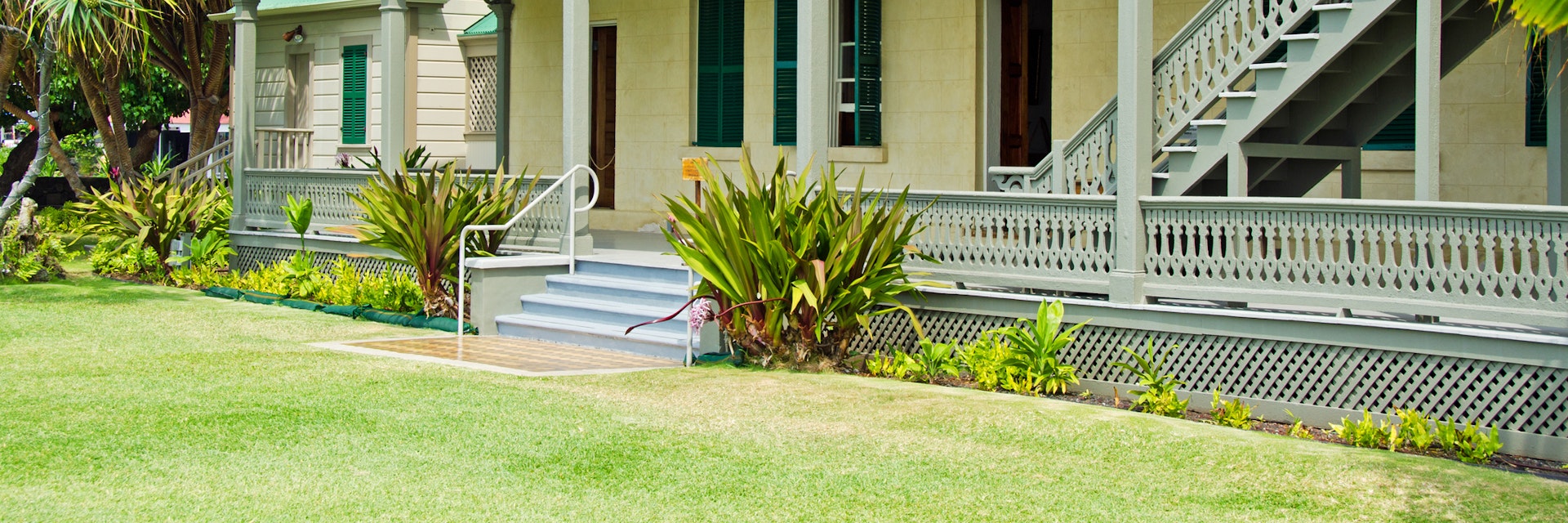 Hulihe'e Palace in Kona Kilauea. Thsi is a view of the back of the palace which has an ocean view. One of three palacesin the United States.
185086175
Travel, Tourism, Photography, No People, Royalty, Hawaiian Culture, Kilauea, Outdoors, Horizontal, Rear View, Kona, Palace, wood building, Architecture And Buildings, Monuments, Hulihe'e Palace