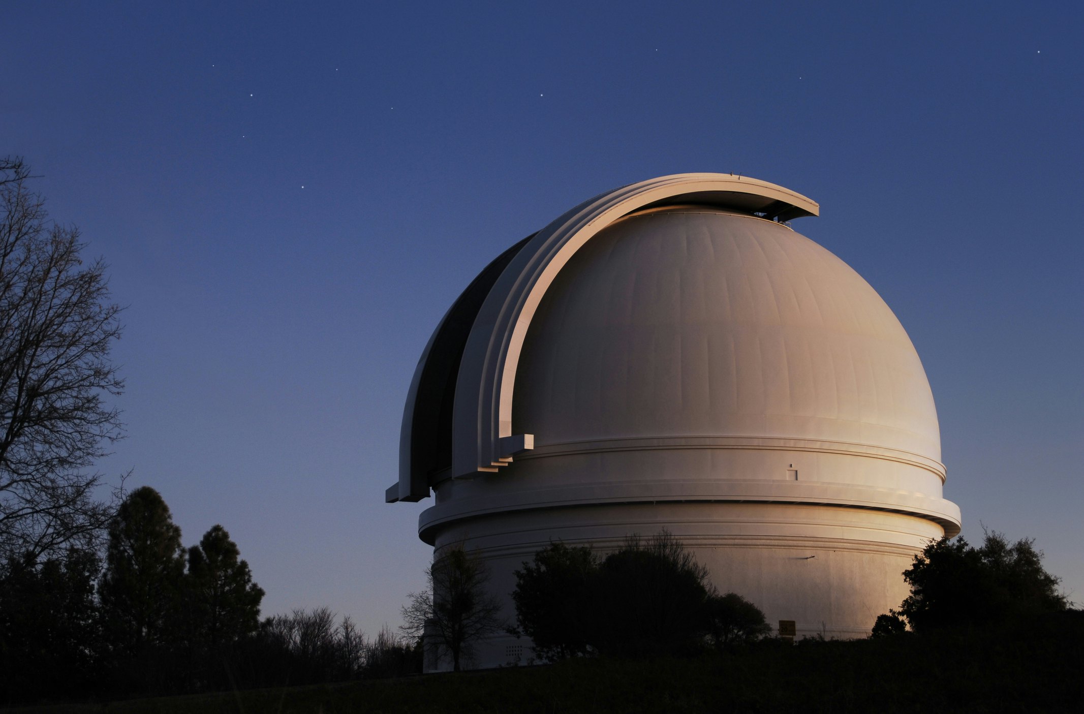 Mr. Palomar Observatory at dusk
90951596
Mt Palomar, astrophysics, cosmology