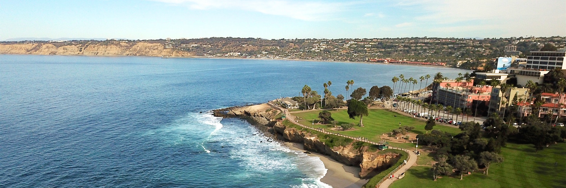 beach & wave, blue and green It is a hilly seaside of curving coastline along the Pacific
974460772
la jolla cove, cliffs, us, water blue, waves water