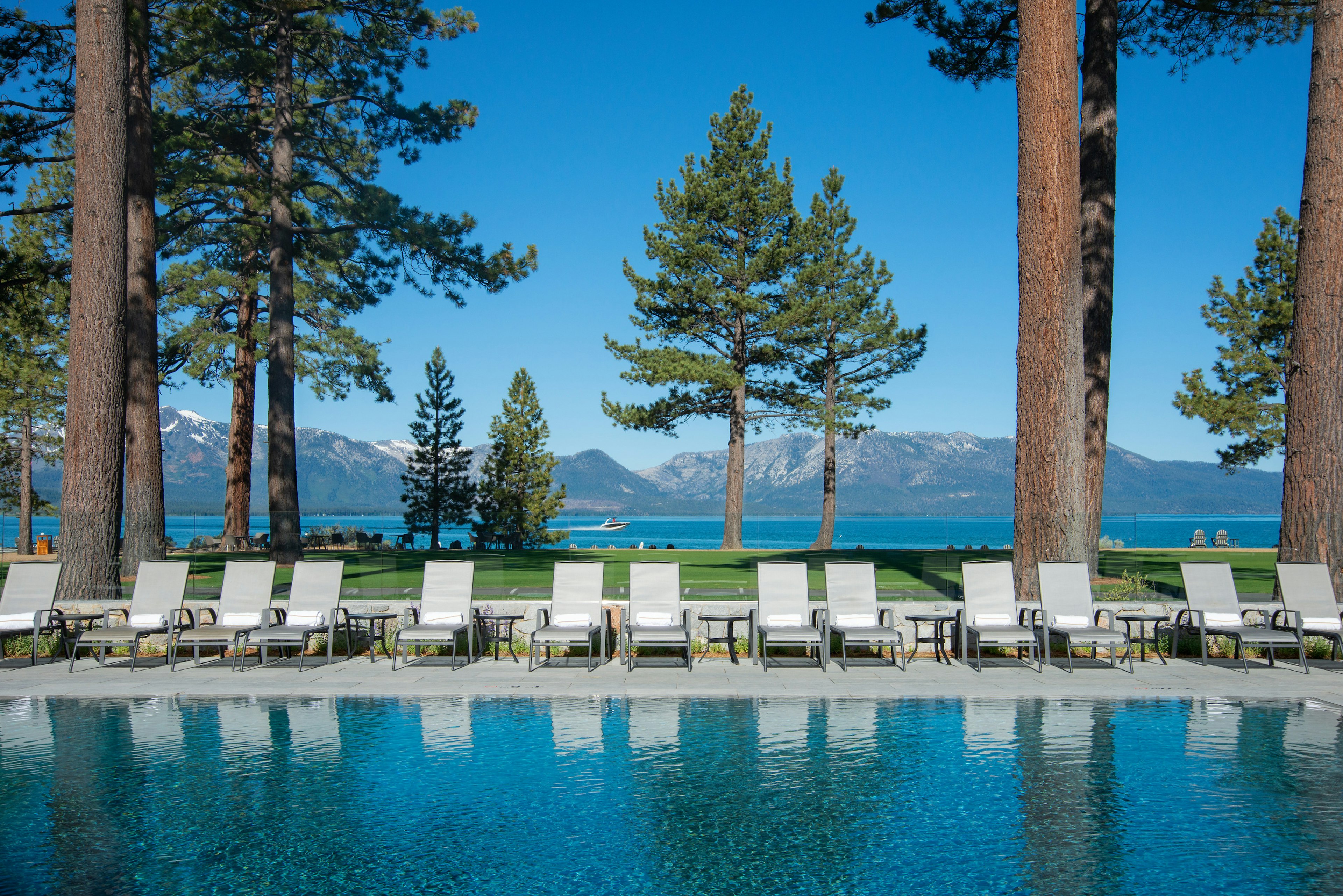 DMOLAKETAHOE-Edgewood-Lodge-pool-RM.jpg