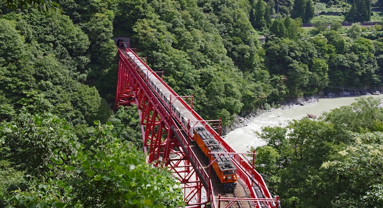 Tourist railway running along the Kurobe Gorge
1031789176