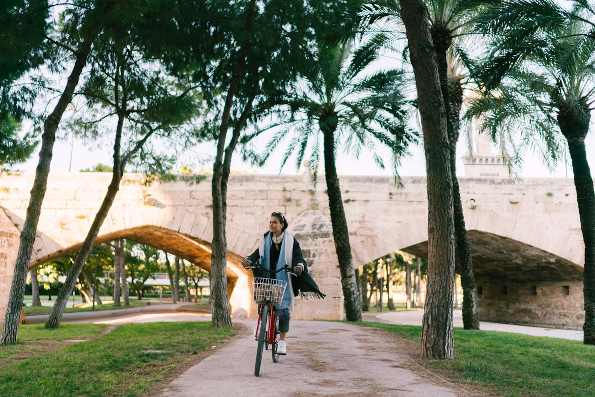 Young woman riding a bicycle in Valencia and exploring the city
1164946528