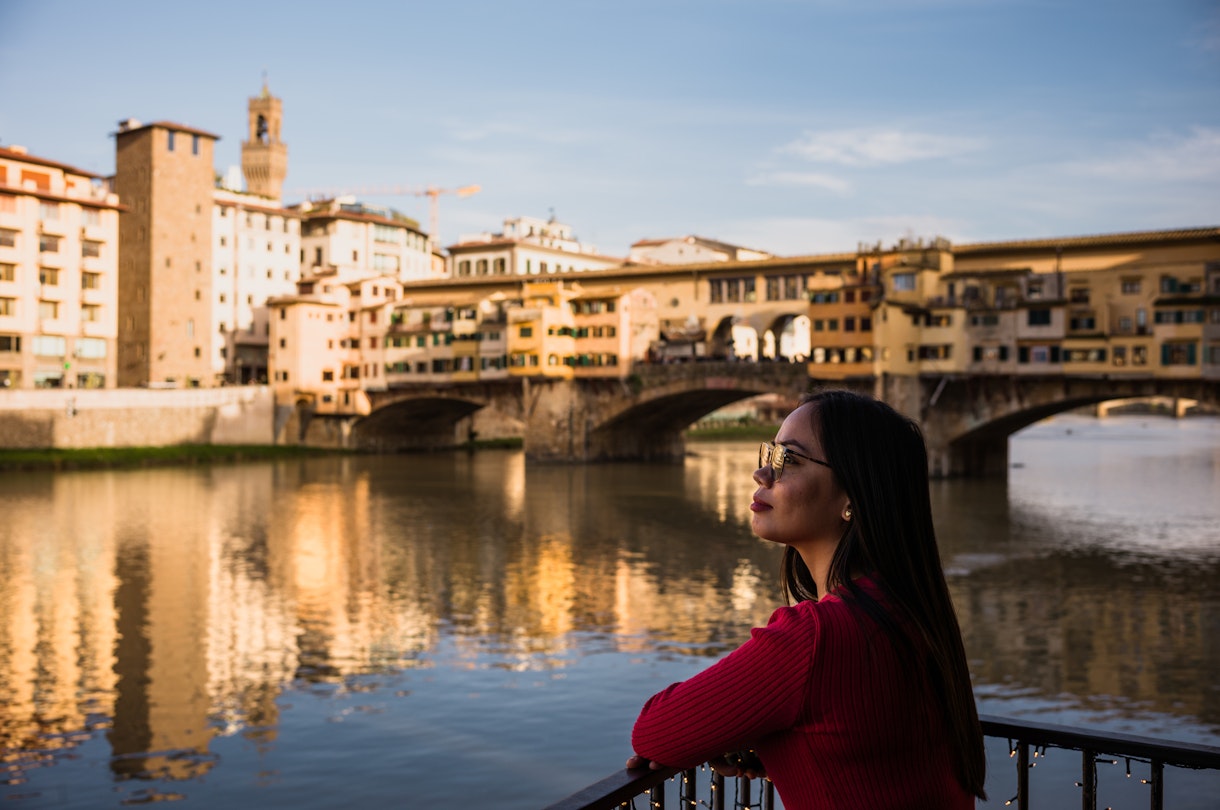 Asian tourist near Ponte Vecchio on the river Arno, Florence, Tuscany, Italy
2027598595