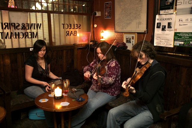 Traditional folk musicians in the Cobblestone pub in Ireland