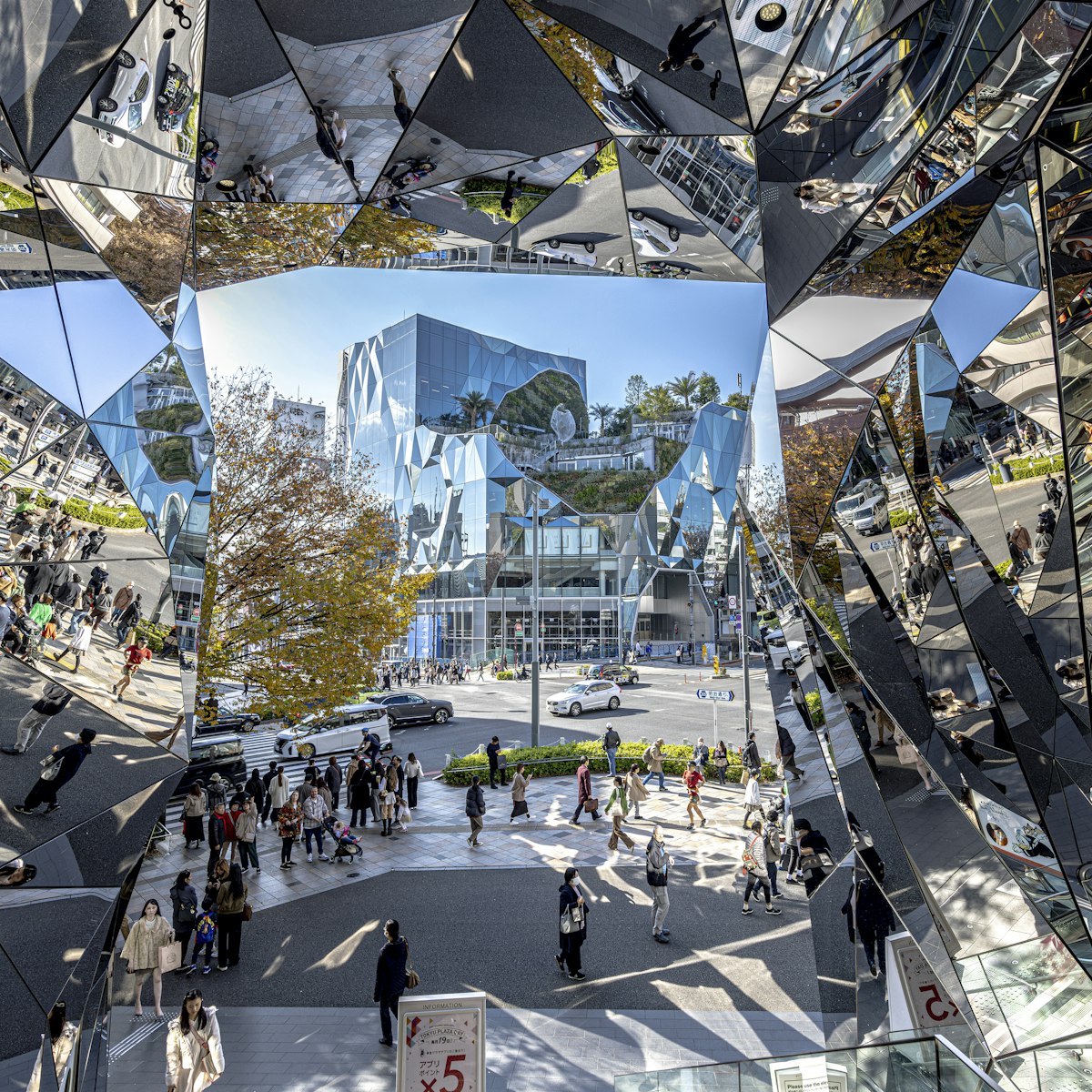 TOKYO/JAPAN - November 21 2023:wide-angle view of the mirrored interior of Tokyu Plaza Omotesando
1954807026
Tokyu Plaza Omotesando Harajuku