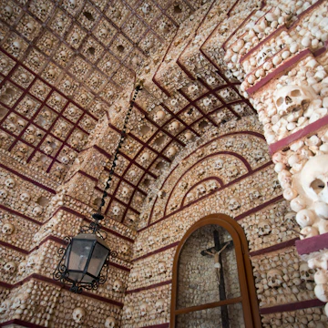 the capela dos ossos at the Igreja do Carmo in the old town of Faro at the east Algarve in the south of Portugal in Europe.
636696062
Portuguese Culture, Faro - Portugal, Tomb, Grave, Cemetery, Old Town, Bizarre, Famous Place, Architecture, Human Skull, Human Bone, Algarve, Portugal, Europe, Chapel, Church, skelet, Igreja Do Carmo, Capela Dos Ossos
