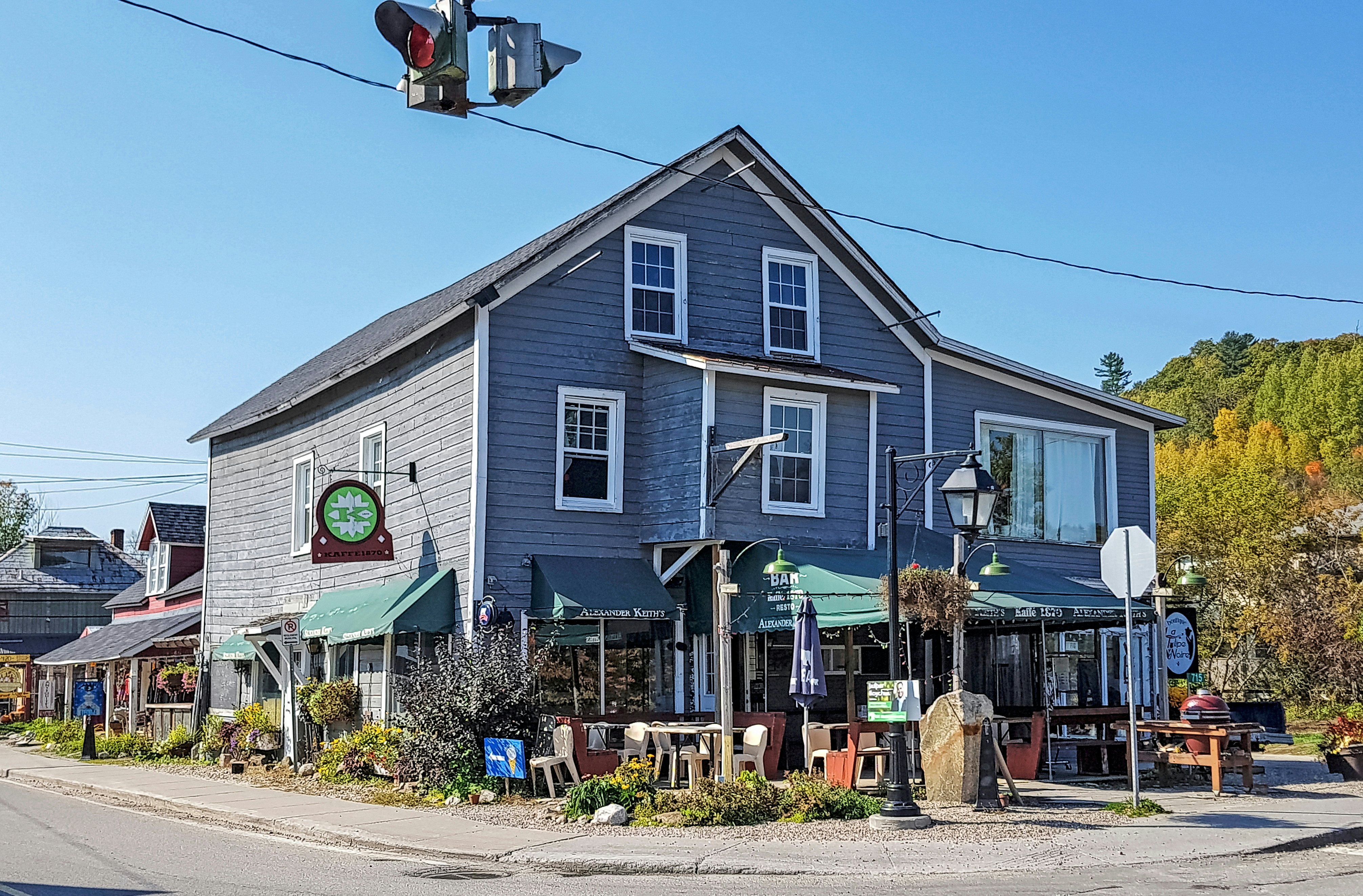 A tradtional clapboard building in Wakefield that now houses a bar