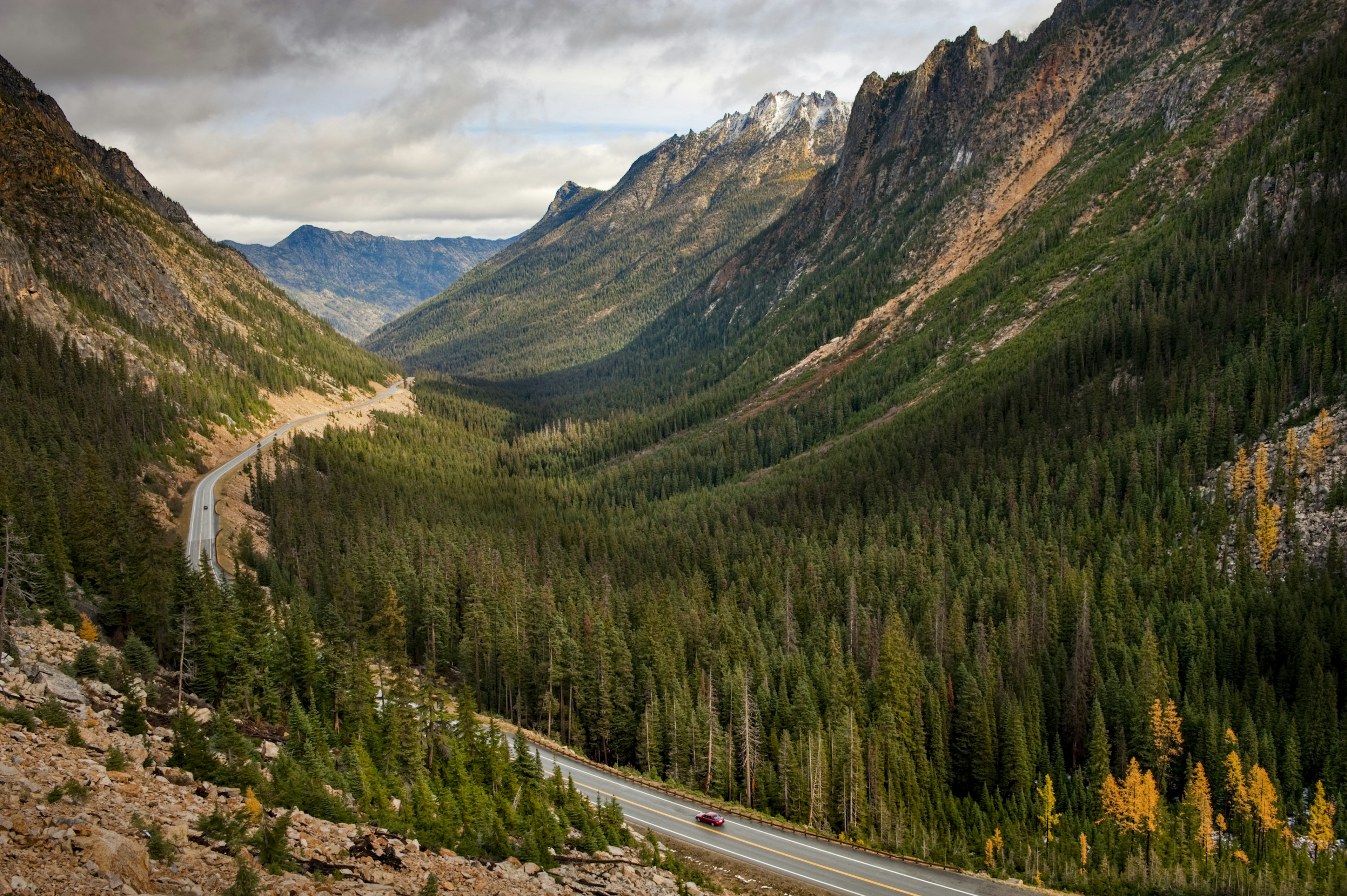 Hwy 20 winds through Rainy Pass in Washington State, USA