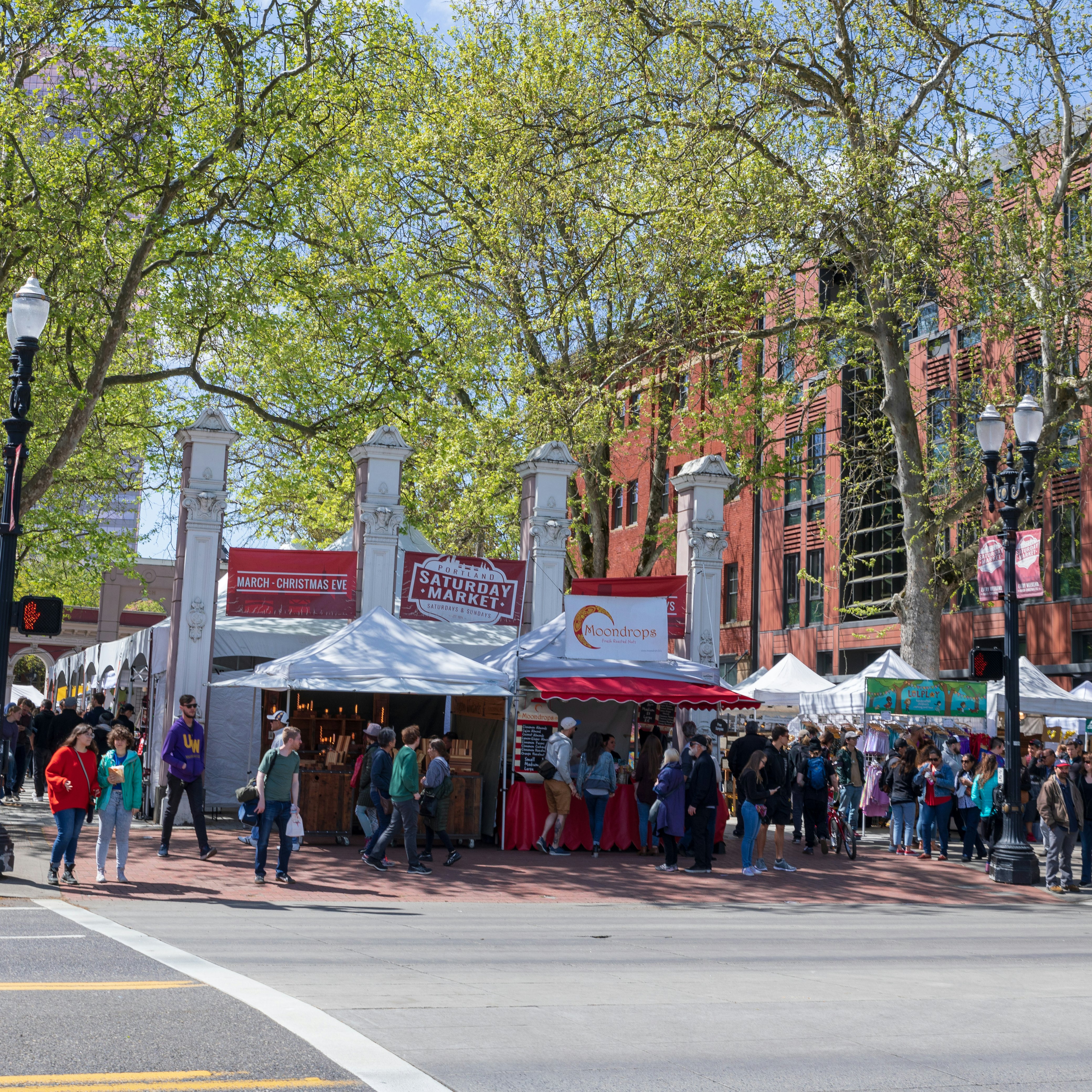 Portland, Oregon - April 27, 2019 : Scene of Portland Saturday Market at Waterfront park along Willamette riverside in downtown Portland
1145778722
state