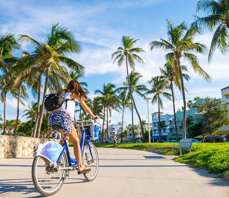 USA-Florida-Miami-lazyllama-Shutterstock-1200964729-RF

MIAMI - SEPTEMBER, 2018: A young woman passes on a Citibike, a brand that has enjoyed an exclusive bike-sharing agreement with Miami Beach since 2014.
 © lazyllama / Shutterstock