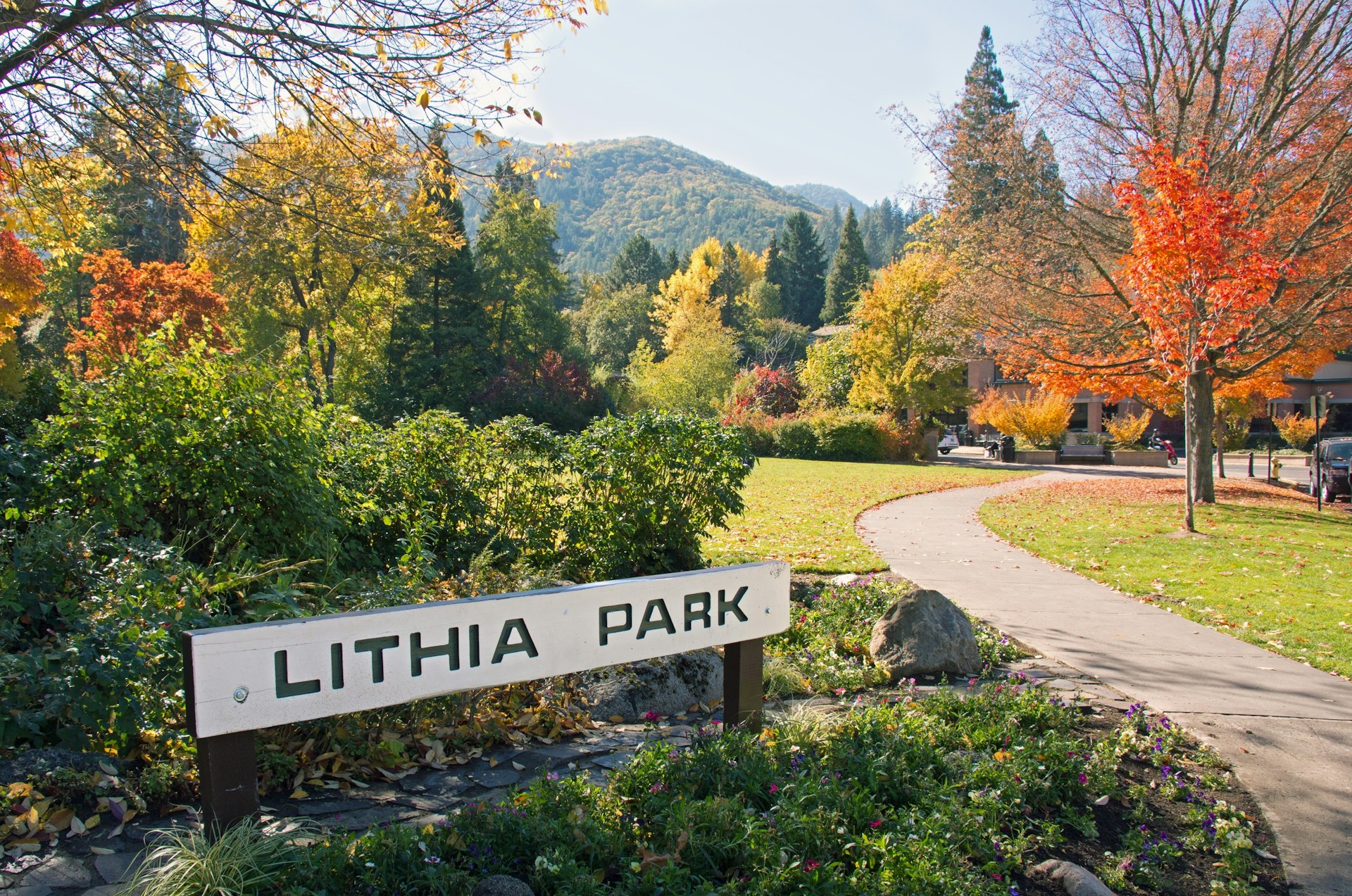 A park sign welcomes visitors to Lithia Park