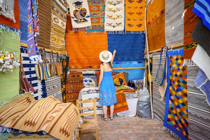 1209650668
#1209650668

Woman admiring the handmade rugs in Oaxaca valley, Mexico - stock photo

Teotitlan Del Valle, Oaxaca, Mexico