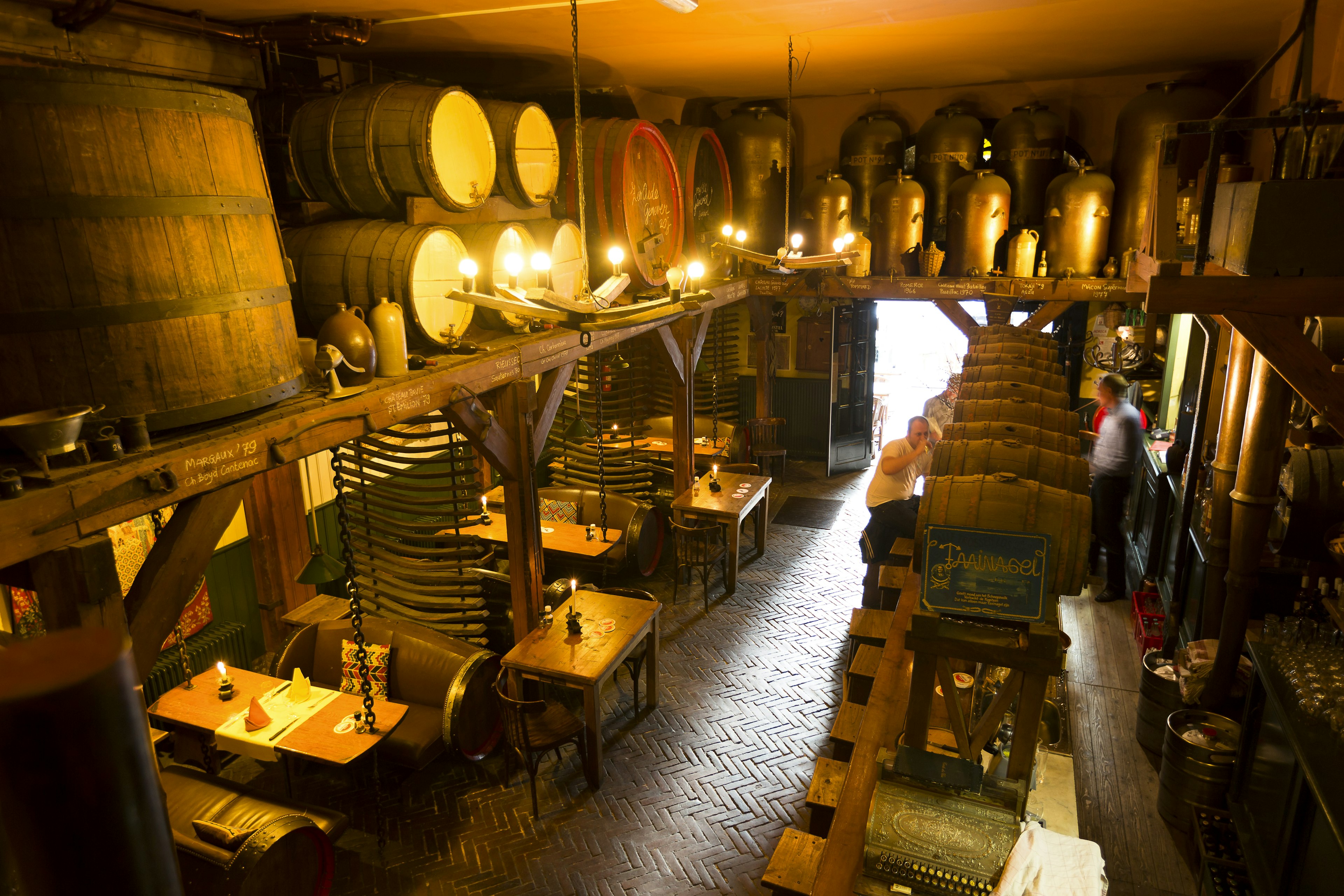 Gin tasting at De Admiraal. Bar interior