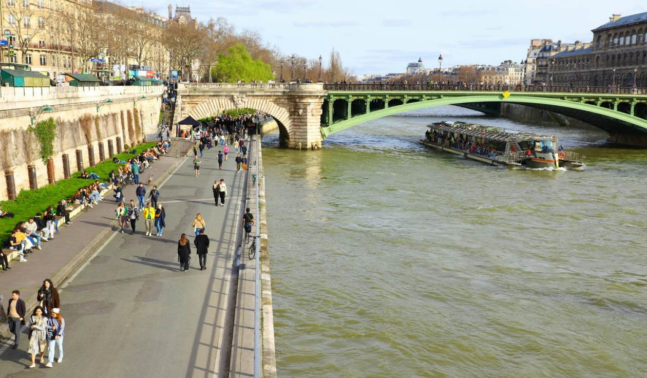 Walking along the Seine