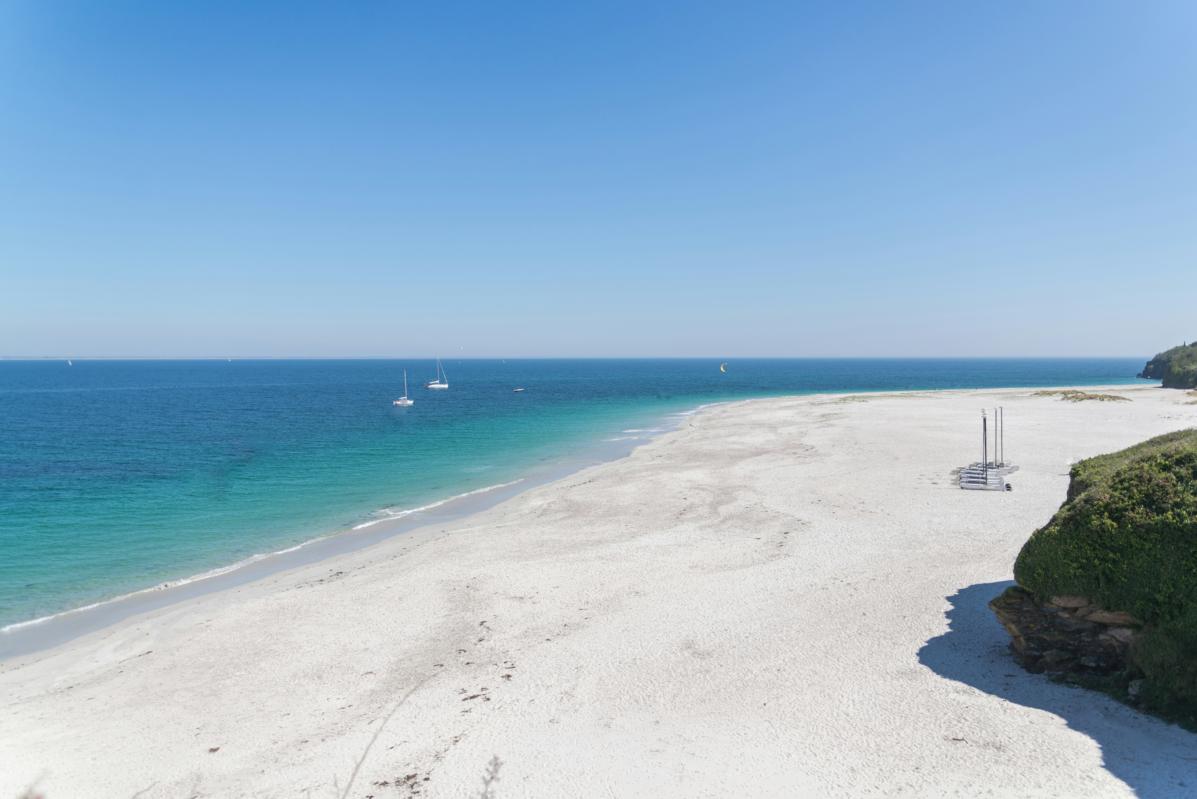 Long stretch of white sand, Plage des Grands Sables in Brittany, France