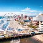Atlantic City, USA - September 20, 2017: Atlantic city waterline aerial view. AC is a tourist city in New Jersey famous for its casinos, boardwalks, and beaches © 	Stefan Tomic / Getty Images