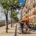 Hungary, Central Hungary, Budapest. Pest, Belváros, the Danube promenade (Duna korzó) © Atlantide Phototravel/Getty Images