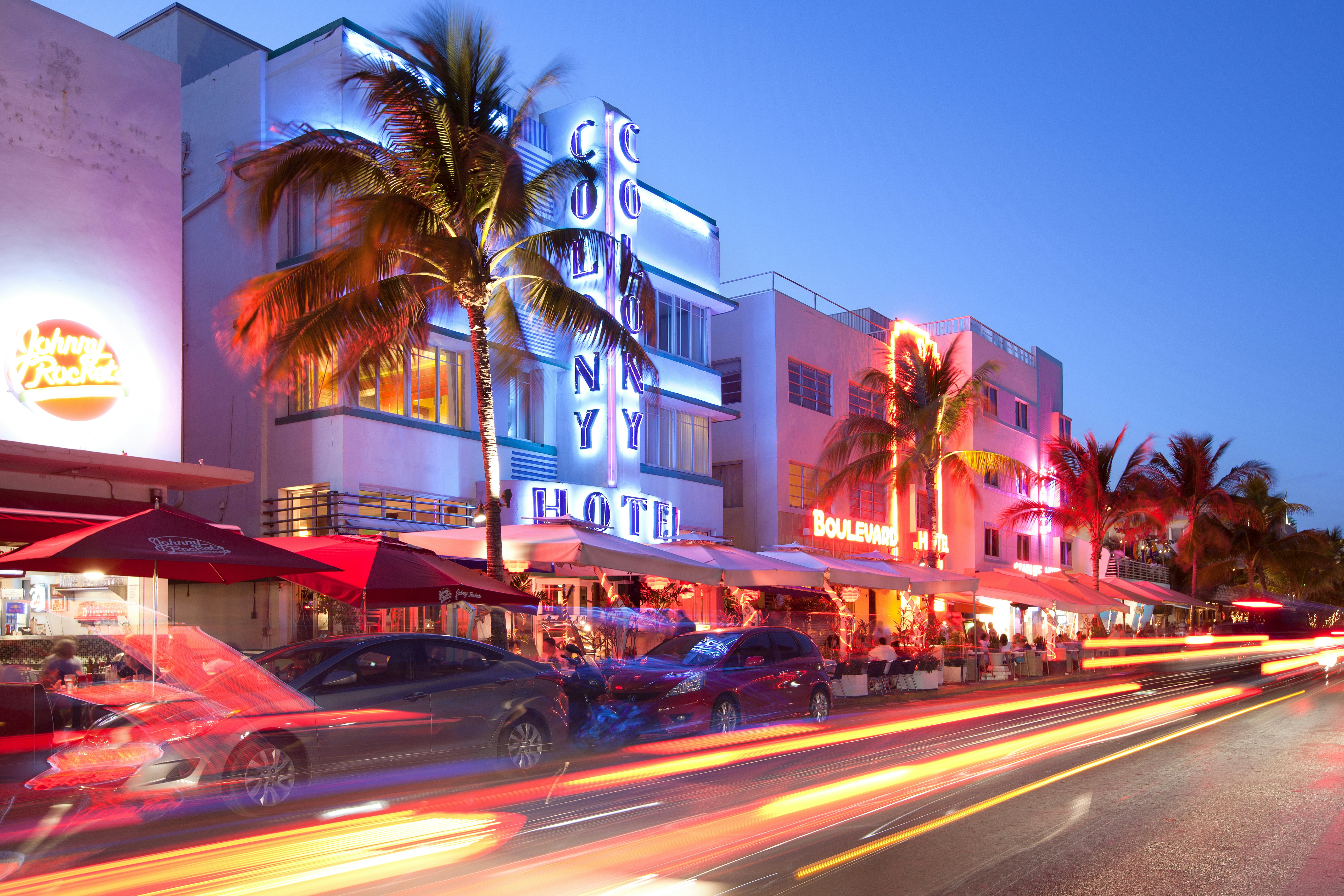 Hotels, bars and restaurants at Ocean Drive in the famous Art Deco district