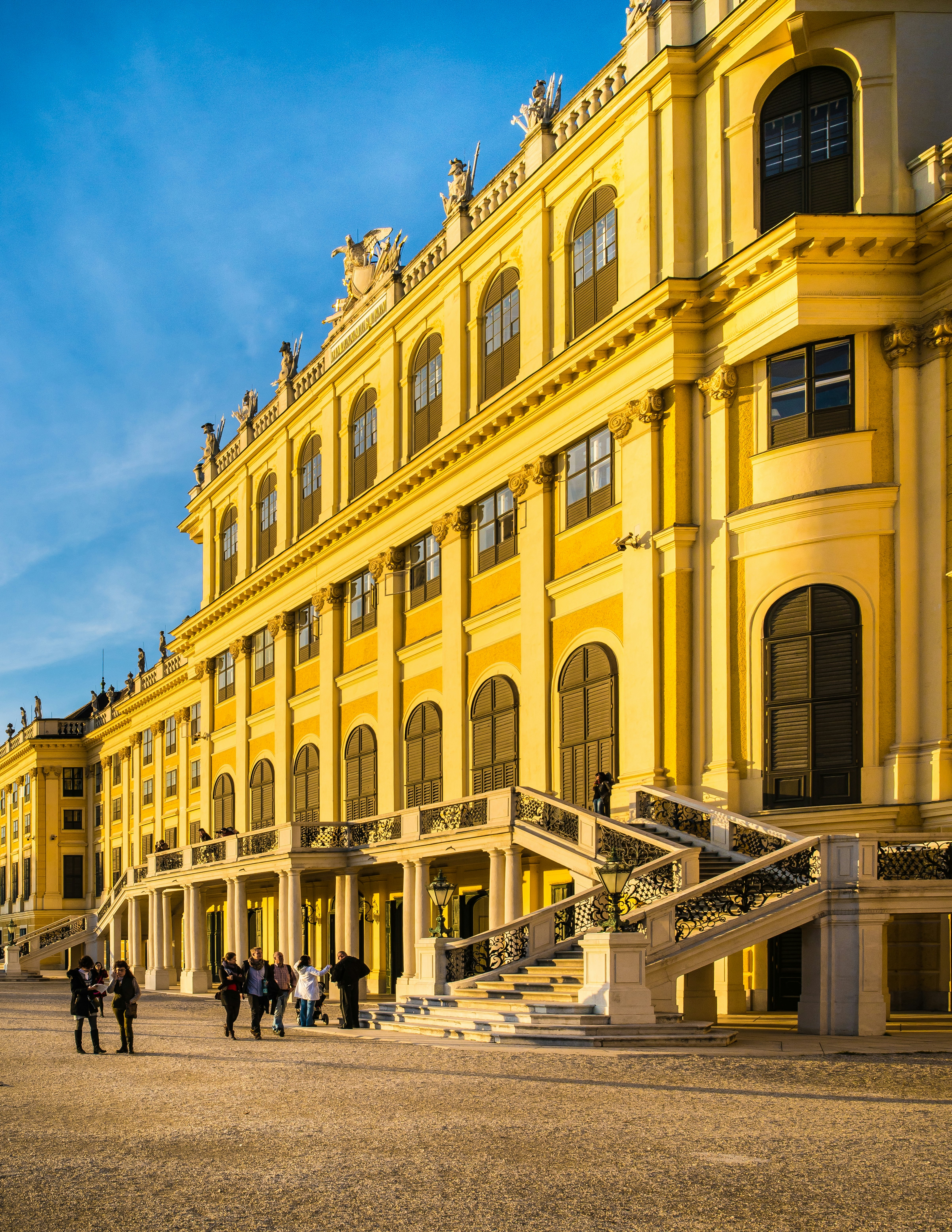 Schloss Schönbrunn shines in the Vienna sunshine