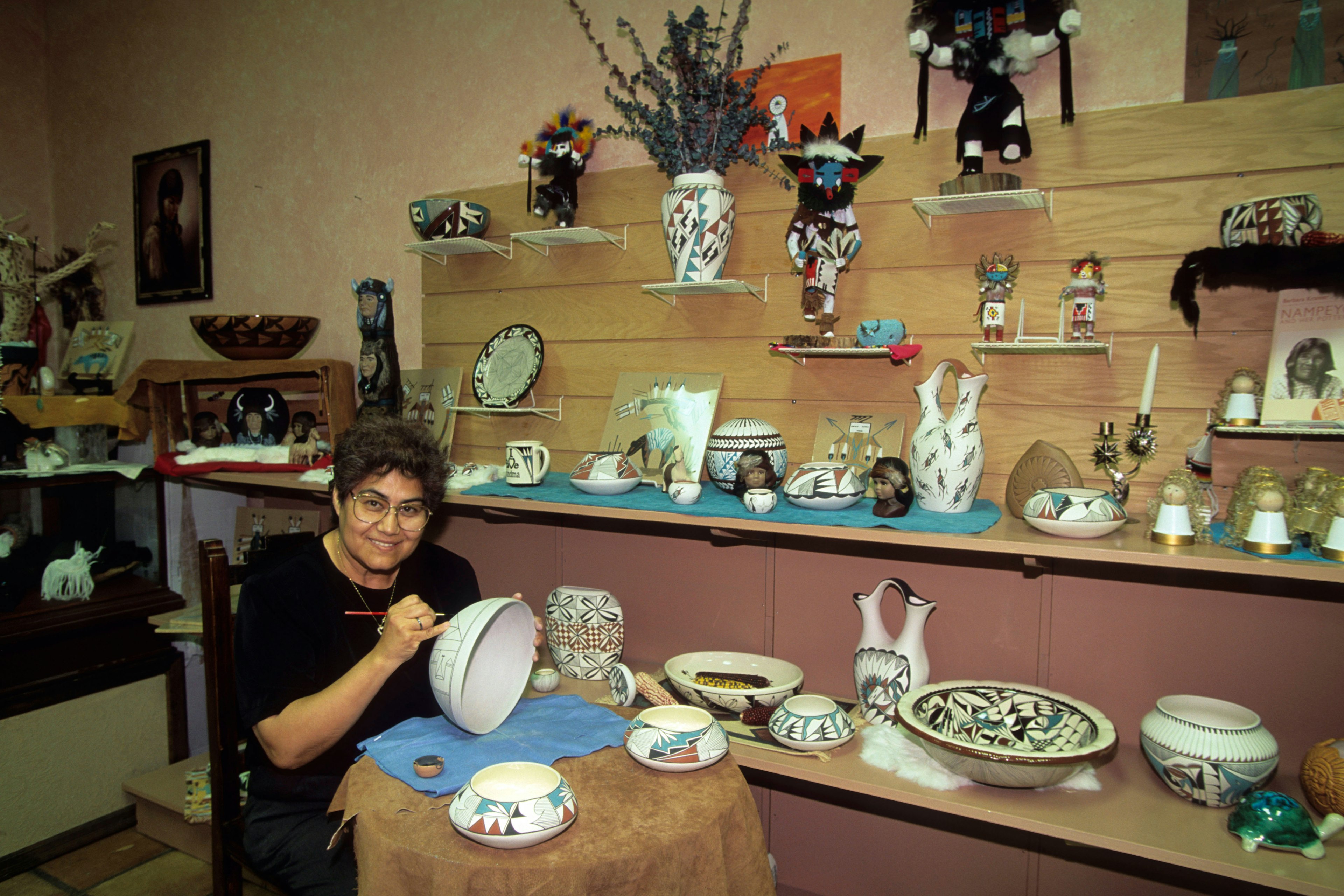 Potter at Tigua Cultural Center, El Paso, Texas, USA