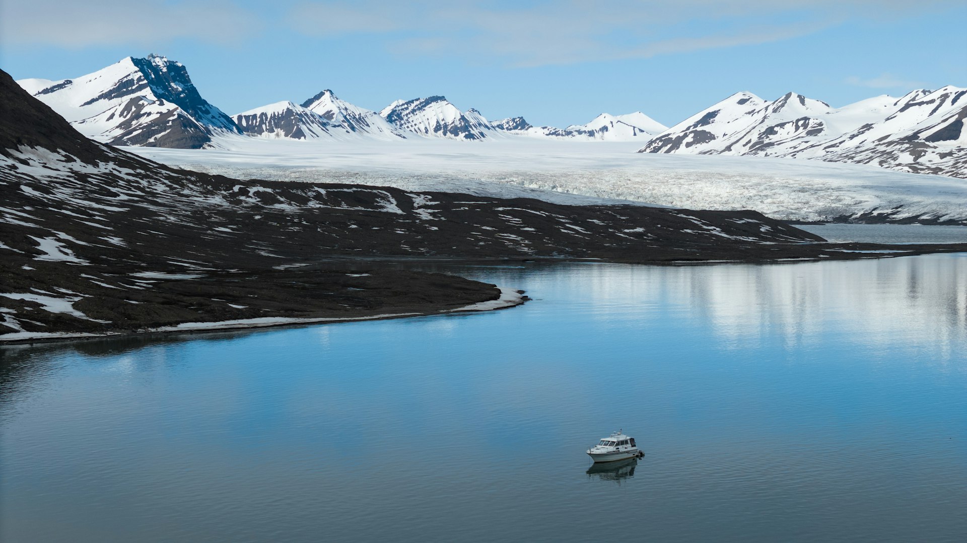 Cecilia’s boat in the bay of Borebukta, surrounded by glaciers.