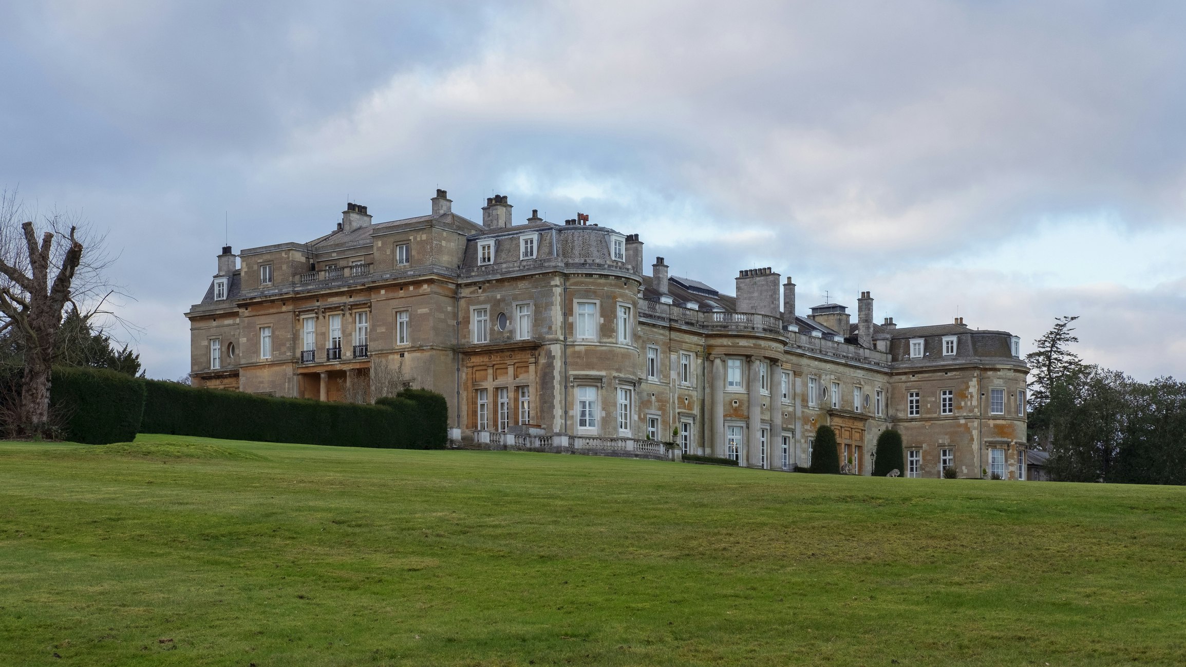 Gardens and mansion Luton Hoo Hotel, Golf and Spa, Luton, Bedfordshire, UK