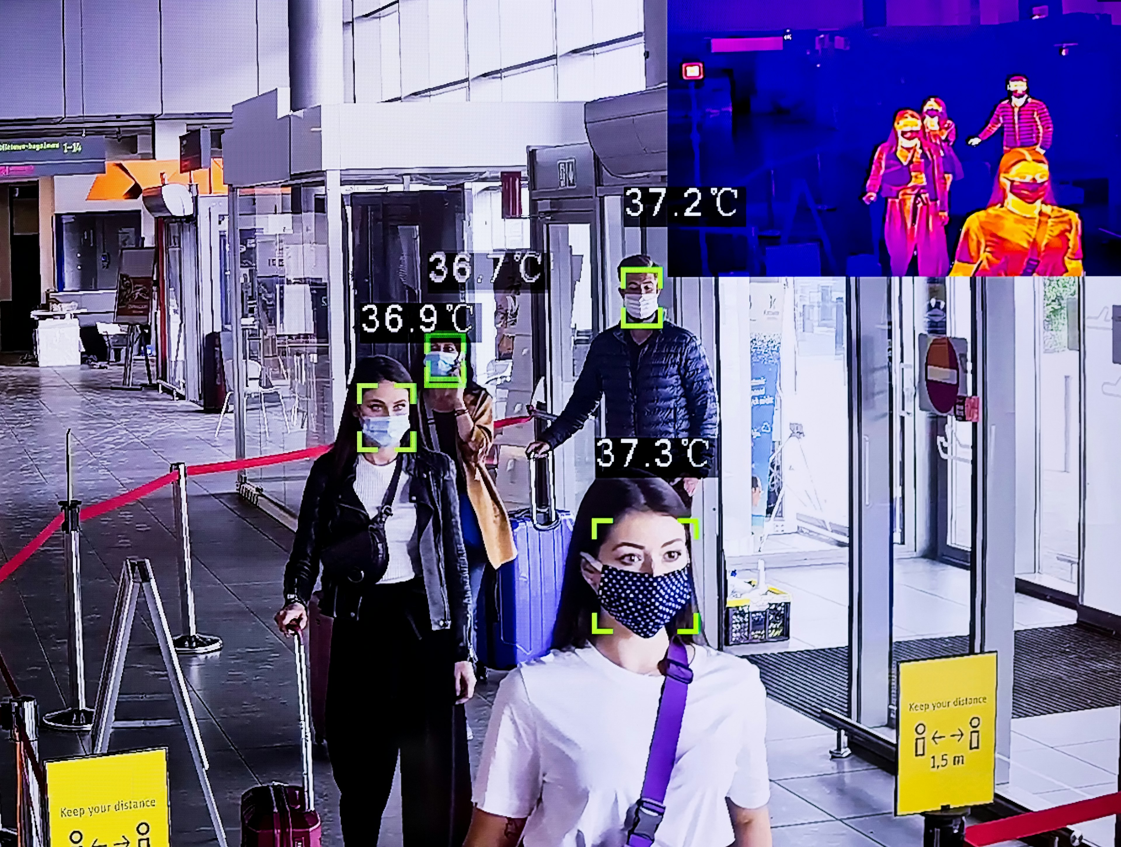 Temperature measurement at the airport terminal, thermal image